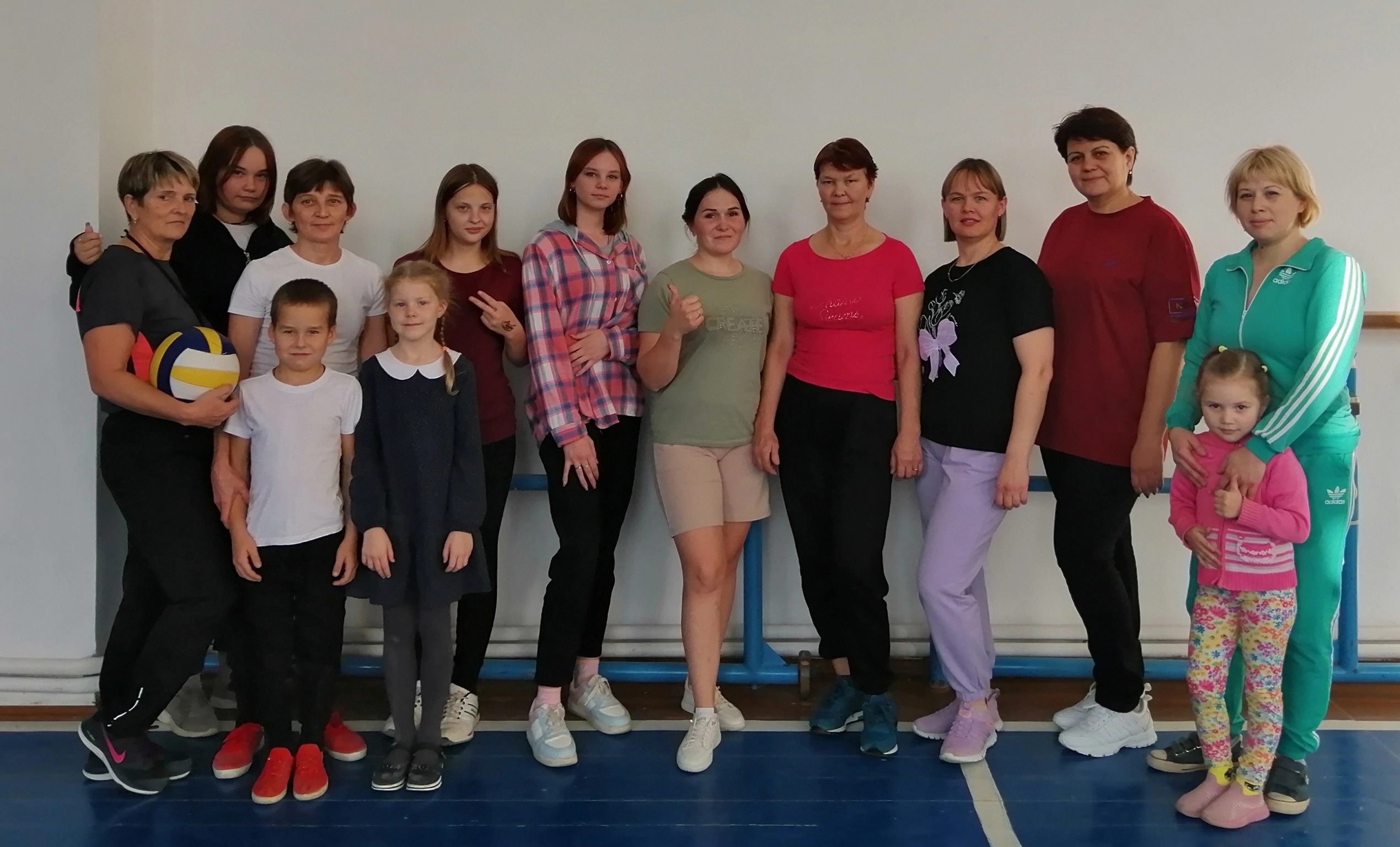 дружеская встреча по пионерболу.